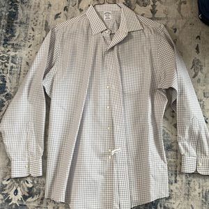 Men’s Brooks brothers long sleeve dress shirt. Size 17/34 excellent condition.